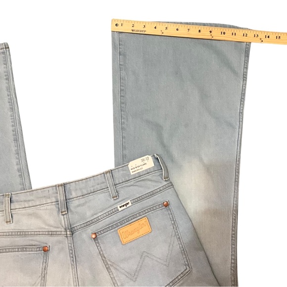 NWT WRANGLER Wanderer Mid Rise Light Wash Flare Jeans - Picture 9 of 15